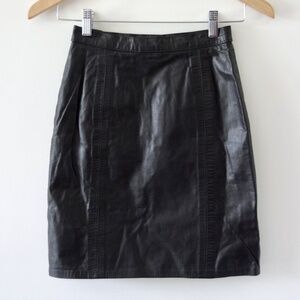 1980s-90s I.O.U. Black Leather Mini Skirt Made in USA, Cuir Classique Pour Femme